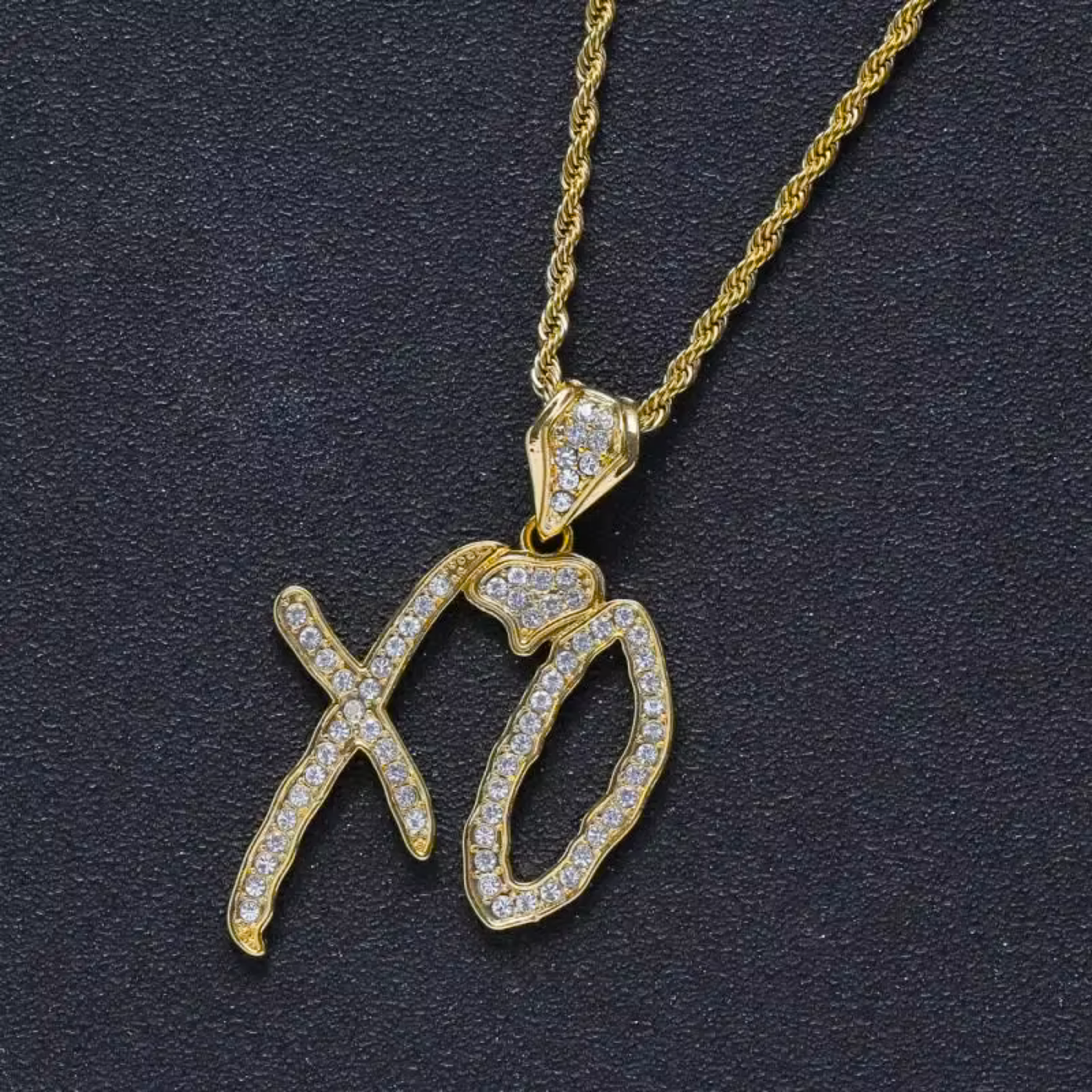XO Pendant + Free Chain